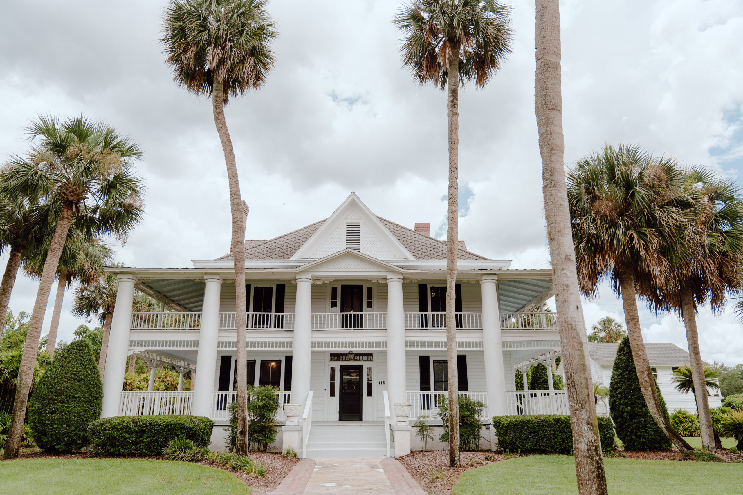 Florida estate wedding venue with palm trees